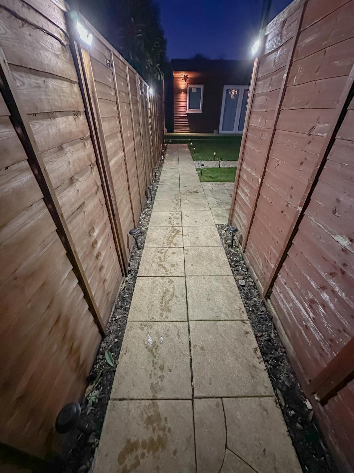 הנדון Stunning Studio Garden House - Free Wifi & Parking מראה חיצוני תמונה